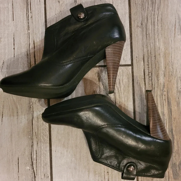 COACH Aliza black waxy leather ankle high heel pull-on classic booties Women's 8 - Picture 4 of 14
